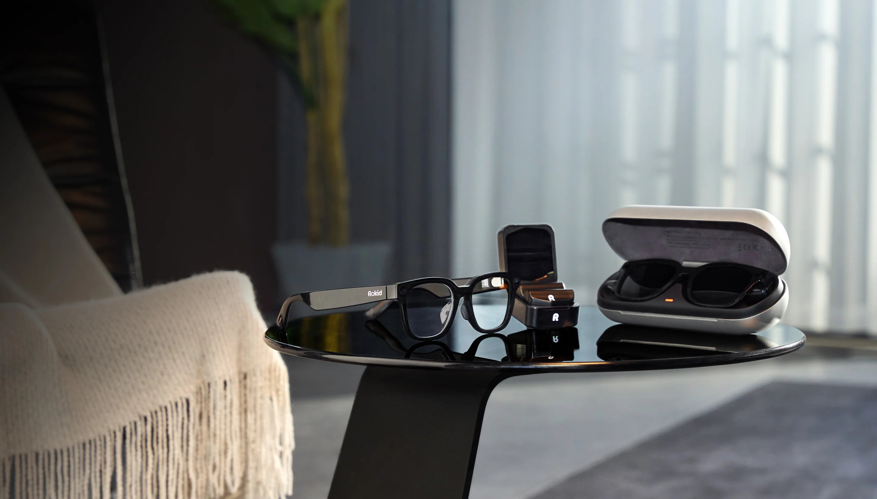 Rokid Ai Glasses Styleとオプションの充電ケース、カプセルバッテリー